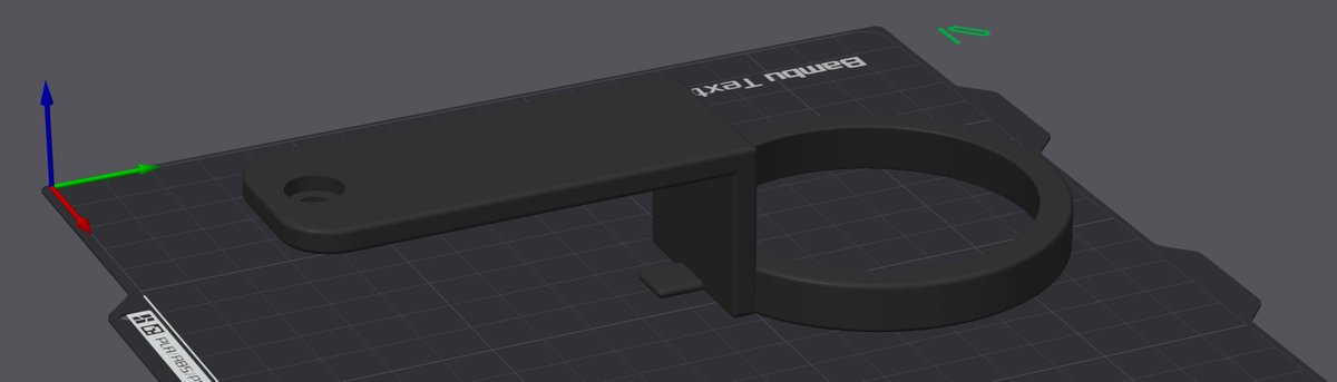 beryu's tweet image. デスクを少しでも広く使うべく、デスク脇にコップホルダーを自作した。

力のかかるポイントがボルト固定位置からだいぶ遠いのでいつかパキッと折れてしまわないか怖いけど、オモテ面に申し訳程度のツメをつけて挟み込む形にしておいたので、多少はマシ…なはず…
#PREDUCTS #desksetup