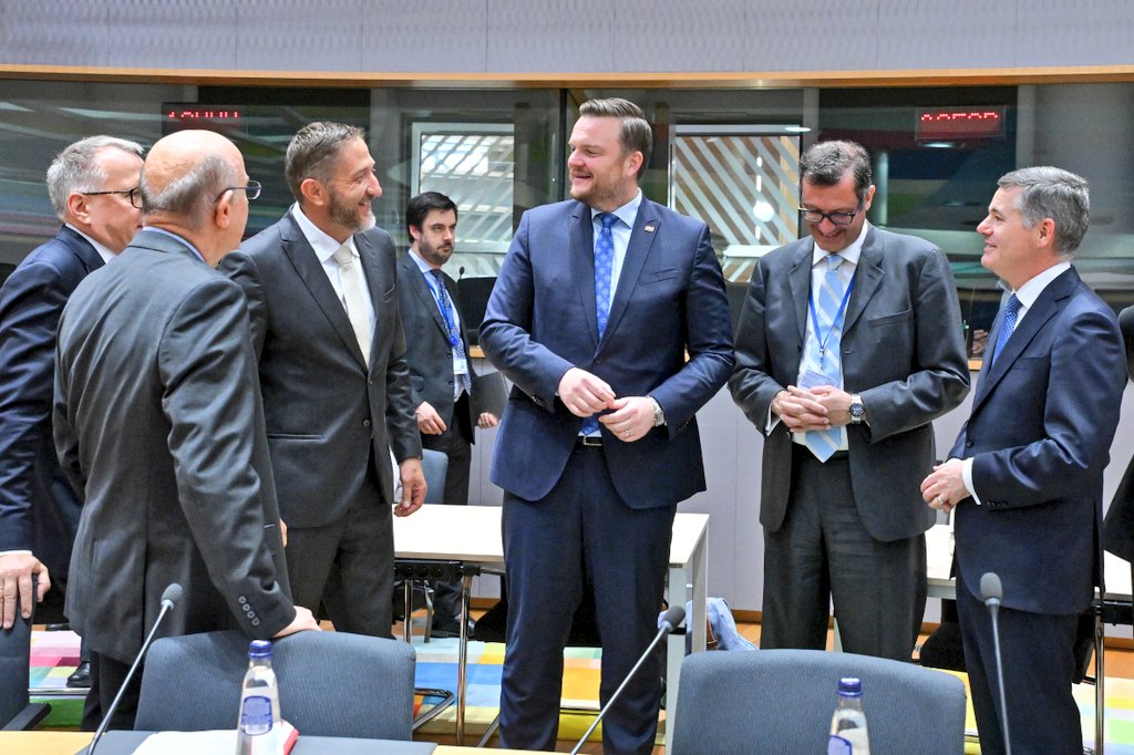 mfinance_gov_si's tweet image. Finančni in gospodarski ministri se v Bruslju 🇧🇪 danes udeležujejo zasedanja Evroskupine.
V ospredju zasedanja bo glasovanje o novem predsedniku skupine držav z evrom.