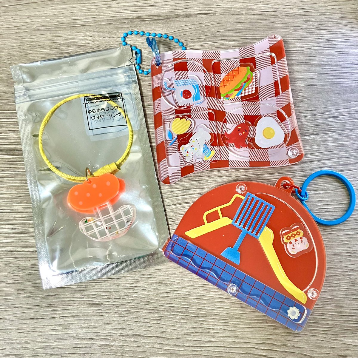 デザフェス戦利品
①TAROさん（<a href="/o3w3o/">TARO🎈7/6 ﾃﾞｻﾞﾌｪｽ【B-365】</a> ）
趣味を詰め込んだピクニックアクキーができて感動🥹
可愛すぎます...🌷