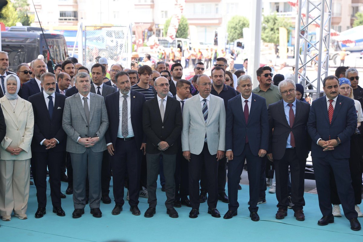 📍İlimin, irfanın ve gönüllerin başkenti Konya’dayız.

Cumhurbaşkanımız Sayın <a href="/RTErdogan/">Recep Tayyip Erdoğan</a>’ın liderliği, Ulaştırma ve Altyapı Bakanımız Sayın <a href="/a_uraloglu/">Abdulkadir URALOĞLU</a>’nun teşrifleriyle gerçekleşen Stadyum-Şehir Hastanesi Tramvay Hattı Projesi'nin temel atma törenine katılım sağladık.