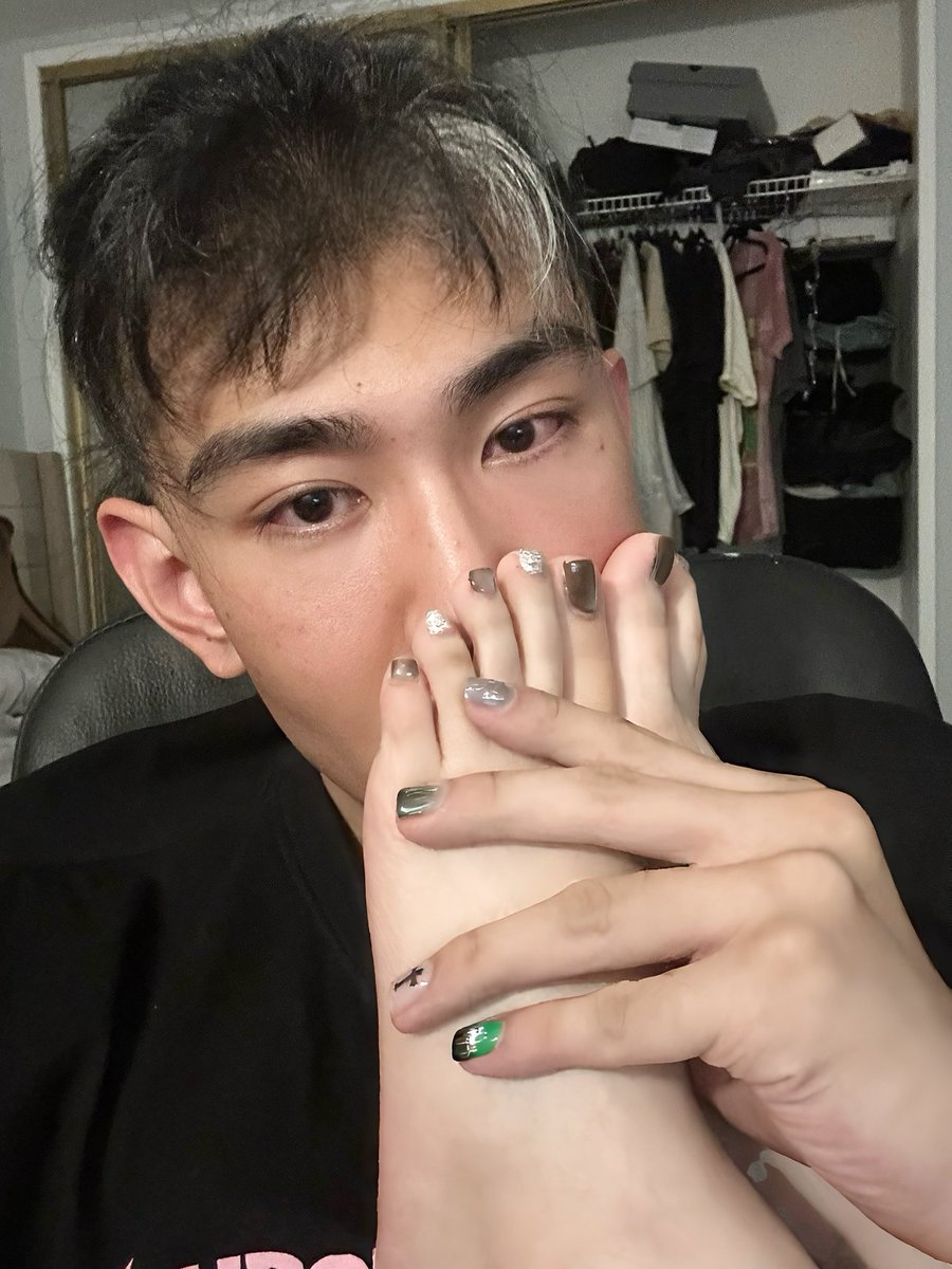 wanggzai's tweet photo. 吃点好的🥵 @wsdmn178 #足控 #男S #女S #玉足 #足交 https://t.co/PX05CRigXL