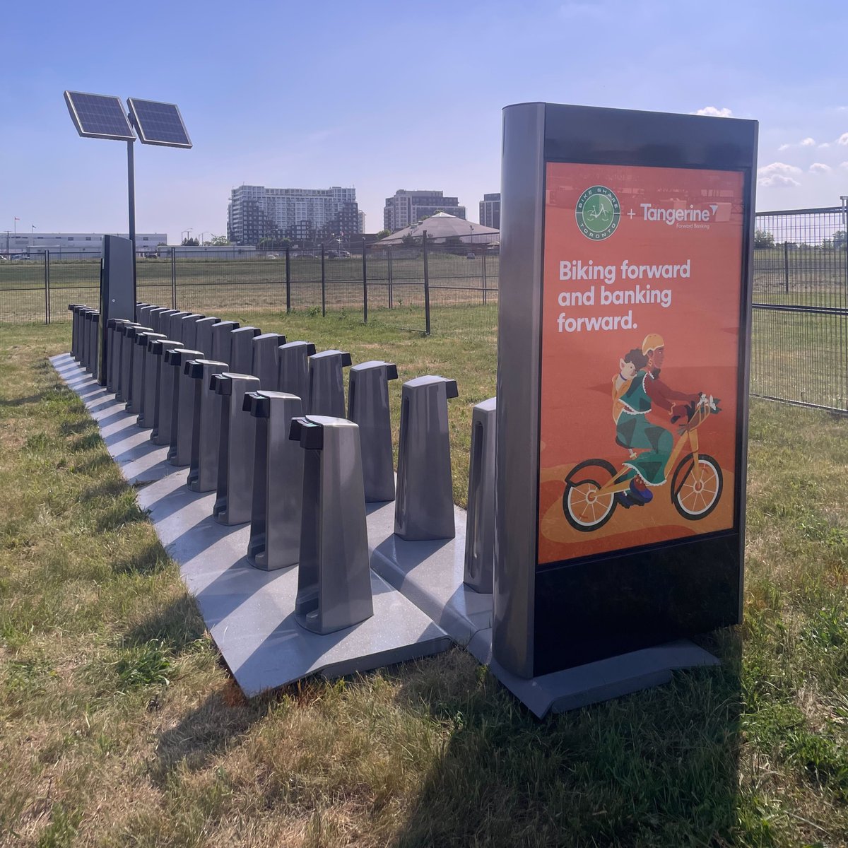 BikeShareTO's tweet image. 🎶 Heading to Rogers Stadium to see Coldplay this week?
We’ve got a Bike Share Toronto valet at Rogers Stadium from 3–11pm for each concert night.
Ride, park with ease, and enjoy the music hassle-free. 💛
bikesharetoronto.com/valet-stations/
#ColdplayToronto #BikeShareTO