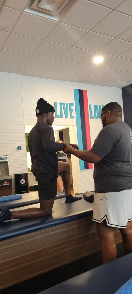 Braylon_Bashir's tweet photo. What we do off the field matters!! #Prehab #StretchLab 
@CoachKenLucky @coachmathis81 @_RohanGaines @Coach_Shak @Coach_Cam_Jones @MSUFBRecruit @Coach___E @Coach_Shak @CoachHuff @CoachHoodie @reggiehoward @j_crawford01 @GAVarsityRivals https://t.co/oNe7vKhczX