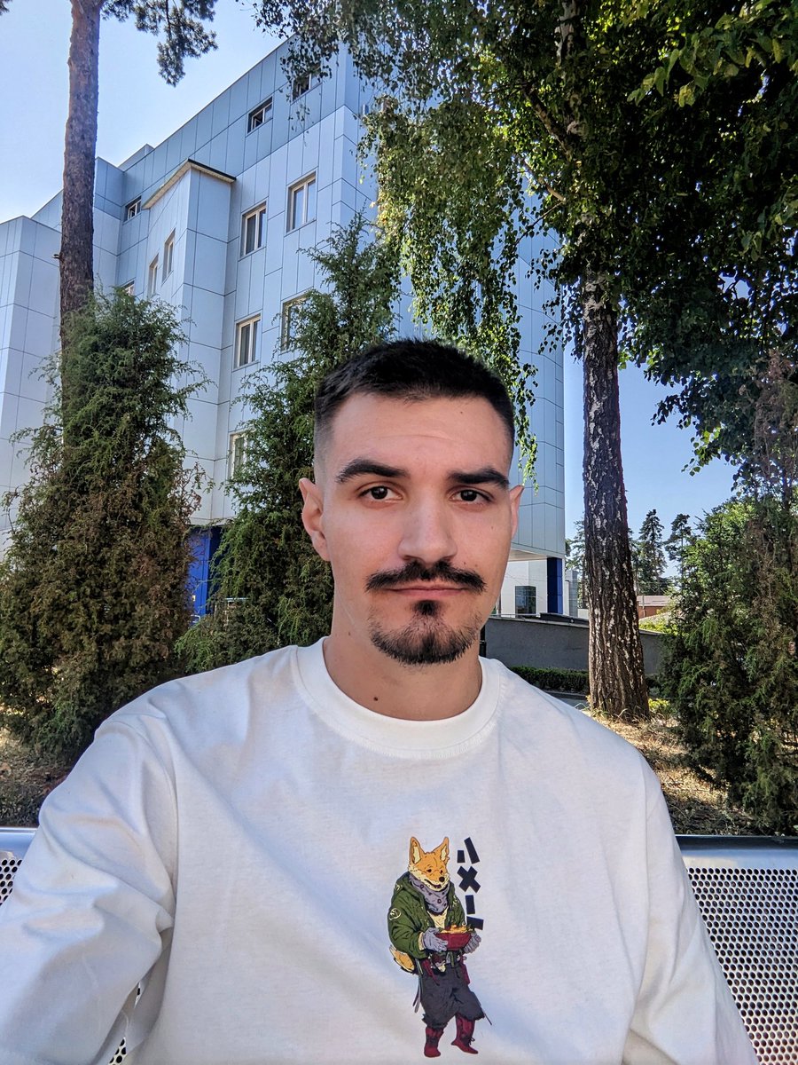 romurioni's tweet image. Трохи відновлююсь після КАБу. Нагадаю як я виглядаю в цей нехтивий понеділок ✌️😸