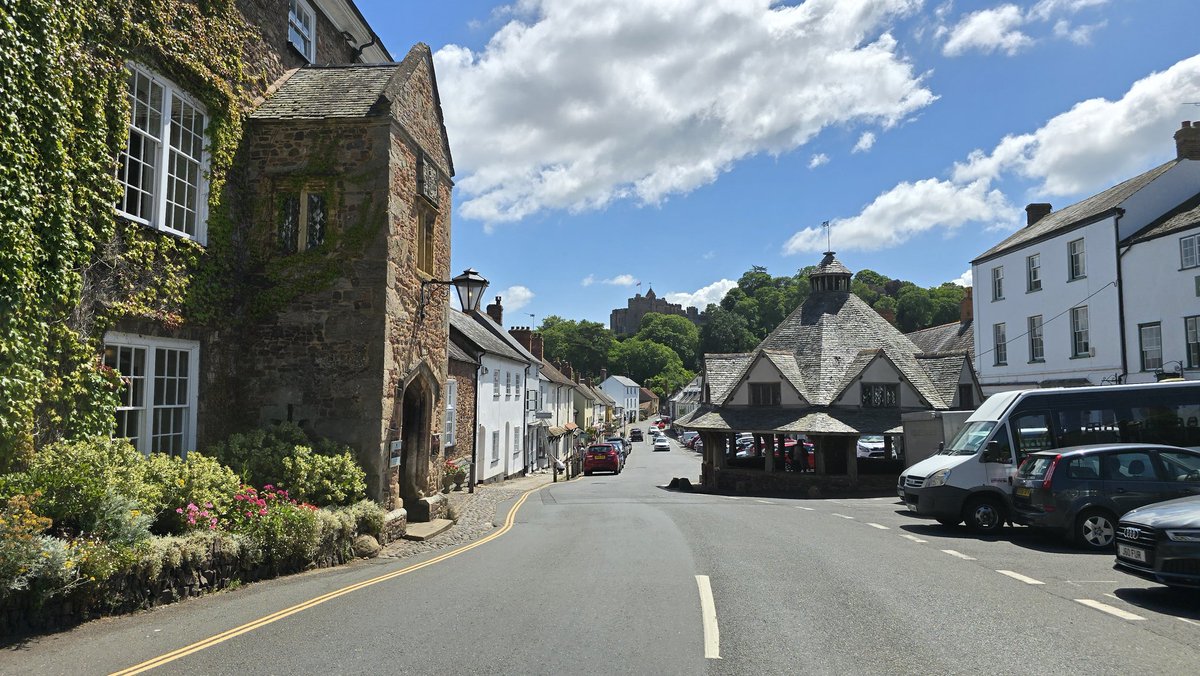 Dunster_Info's tweet image. A beautiful lunchtime stroll around Dunster today in the glorious sunshine. From historic streets to peaceful paths, the village was shining at its best! 🌞
#Dunster #DunsterInfo #DunsterVillage #Somerset