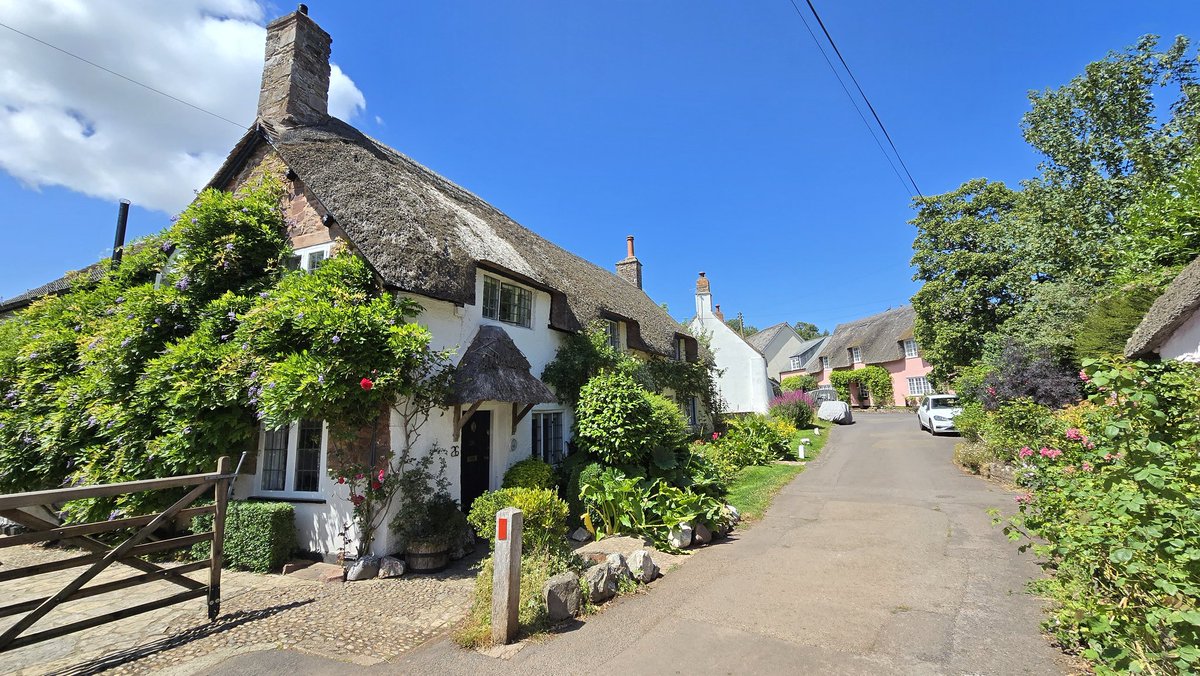 Dunster_Info's tweet image. A beautiful lunchtime stroll around Dunster today in the glorious sunshine. From historic streets to peaceful paths, the village was shining at its best! 🌞
#Dunster #DunsterInfo #DunsterVillage #Somerset