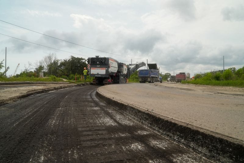 Banks_Constr_Co's tweet photo. The Wirtgen W 220 XFi broke up old asphalt, loaded millings into trucks, and sent them for recycling at our plant. The area was prepped for grading to support stormwater management and future development.
#Wirtgen #Recycled #BanksConstruction https://t.co/a0s19r3Q64