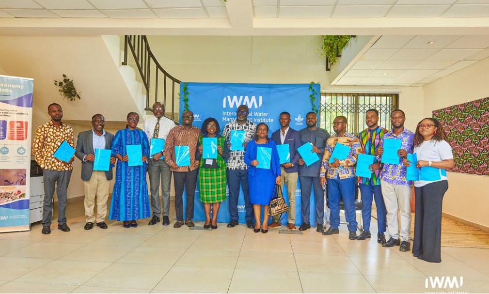 CGIAR_EMD's tweet image. ♻️ @IWMI_ launches the Circular Bioeconomy Innovation Hub in Ghana with 16 partners to turn organic waste into value. Backed by 20 years of research, it’s scaling sustainable waste recovery.
🔗 on.cgiar.org/3I4dxp6
@GHANANEWSAGENCY #OneCGIAR
