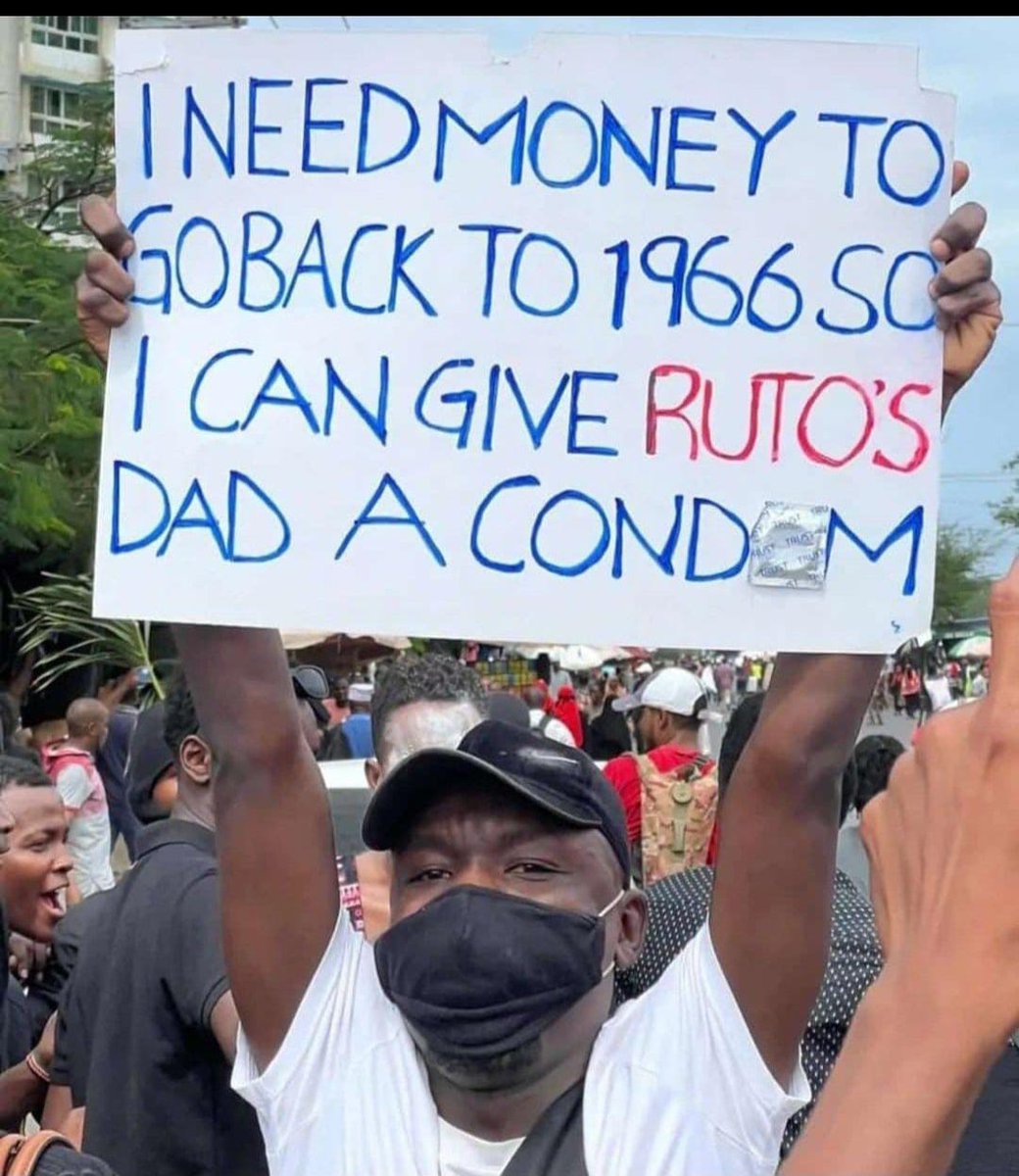 Huyu achague ukuta ama risasi 😂😂