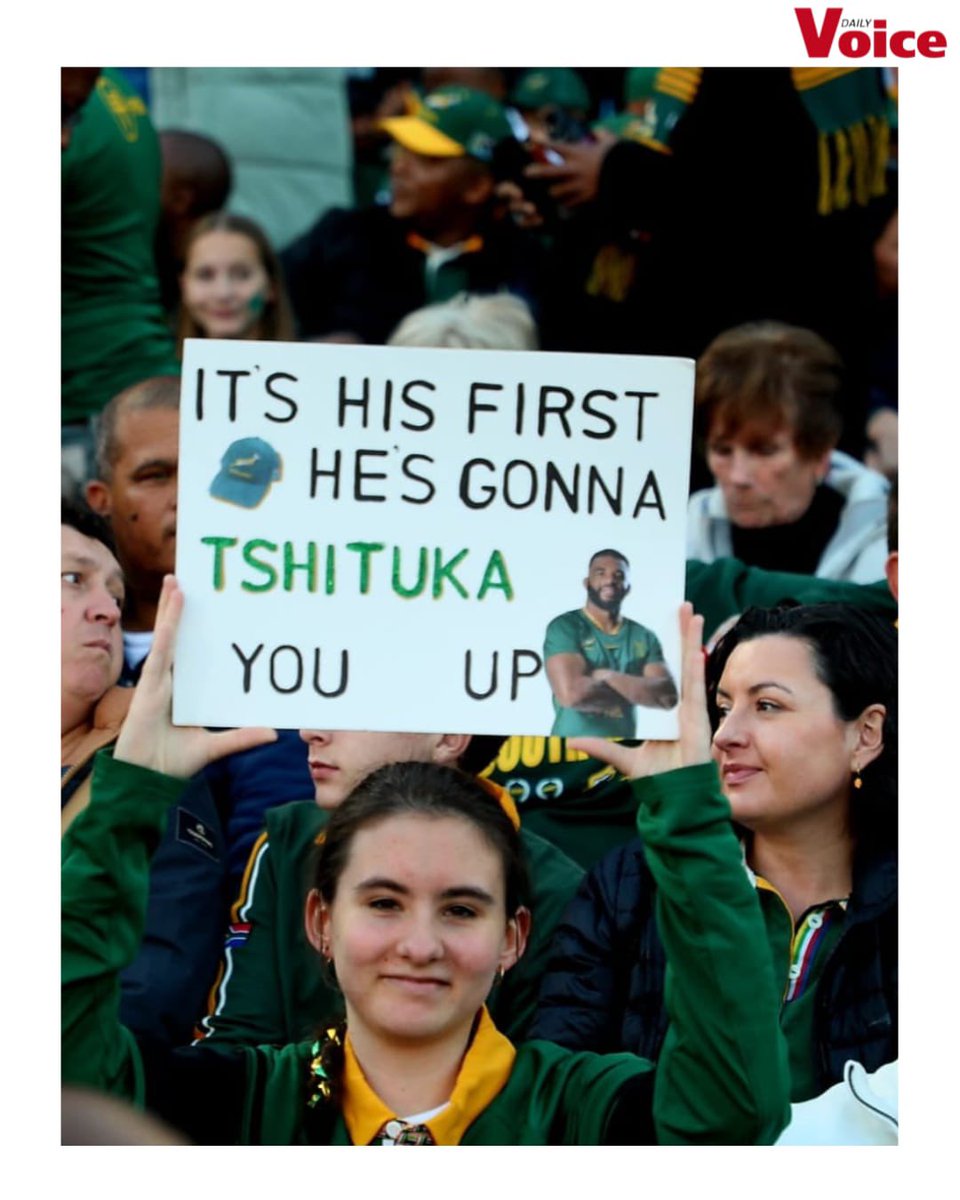 DailyVoiceSA's tweet image. Mzansi showed up in full spirit at Loftus, bringing energy, humour, and national pride. A young fan’s “braaibroodjies vs spaghetti” sign perfectly captured the vibe as SA took on Italy.

📷 : Timothy Bernard/ Independent Media

 #BoksSupport #DailyVoice