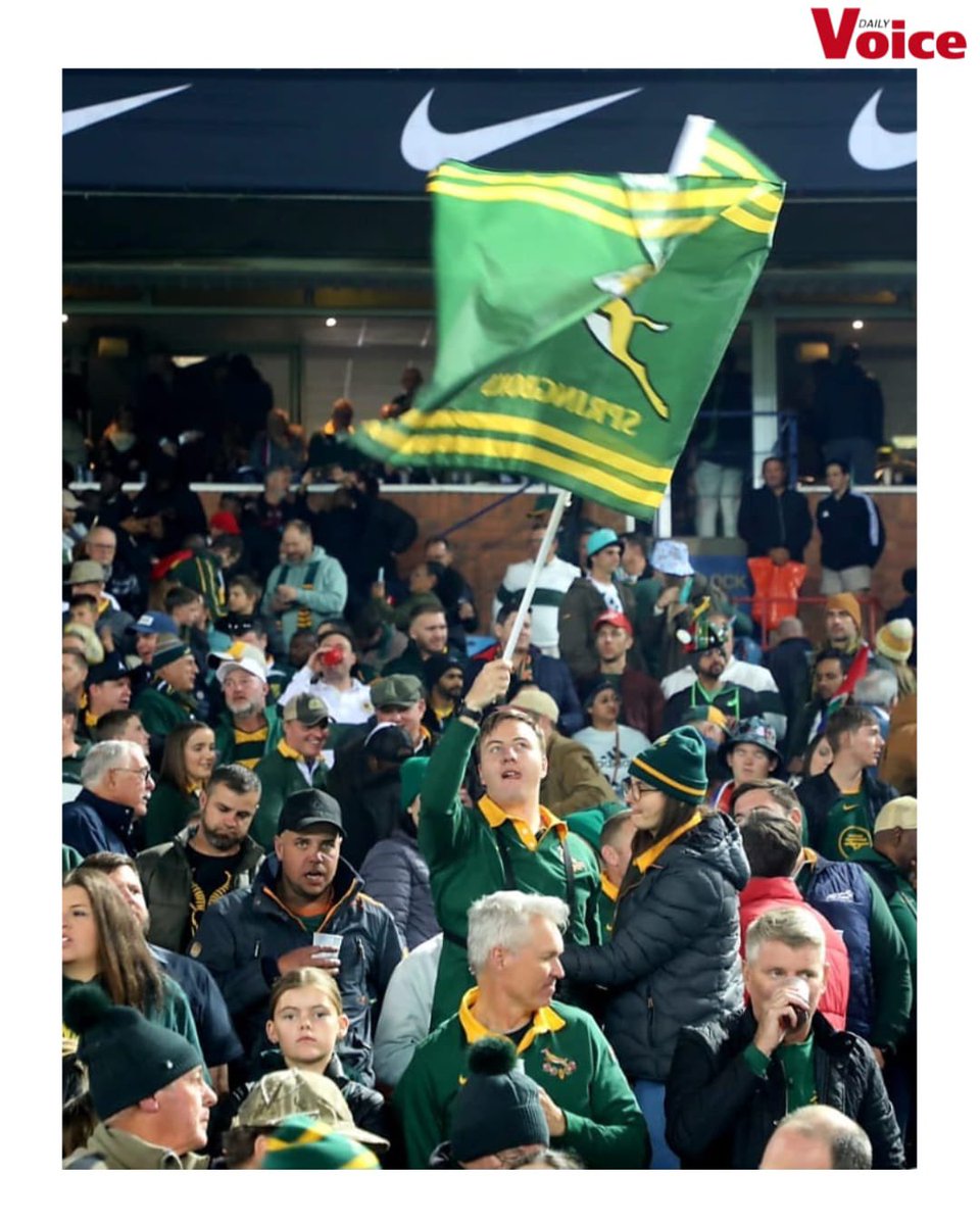 DailyVoiceSA's tweet image. Mzansi showed up in full spirit at Loftus, bringing energy, humour, and national pride. A young fan’s “braaibroodjies vs spaghetti” sign perfectly captured the vibe as SA took on Italy.

📷 : Timothy Bernard/ Independent Media

 #BoksSupport #DailyVoice