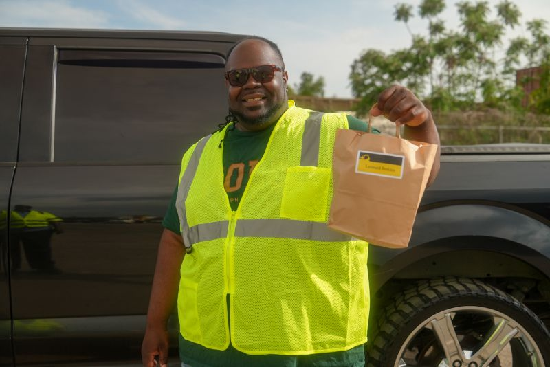 Banks_Constr_Co's tweet photo. In May, Leonard Jenkins celebrated 10 years with Banks. Through hard work and commitment, he grew into an exceptional Traffic Control Foreman. Congrats, Leonard!
#10Years #Anniversary #Milestone https://t.co/6Sl2nTNGwY