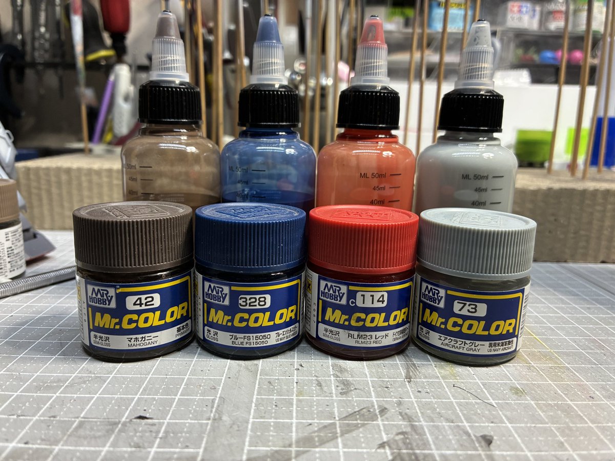 とさしん版 #Zガンダム 制作
バラしてない下半身に乗せてみた😁
今日はちょっとだけ腕の塗装に入ってまた明日。
今回も調色せずにメインはこちらを使用してエアブラシ用にボトルに薄めて作っておきます。
#とさしんモデル
<a href="/tosashin1028/">とさしん。⚙️</a>