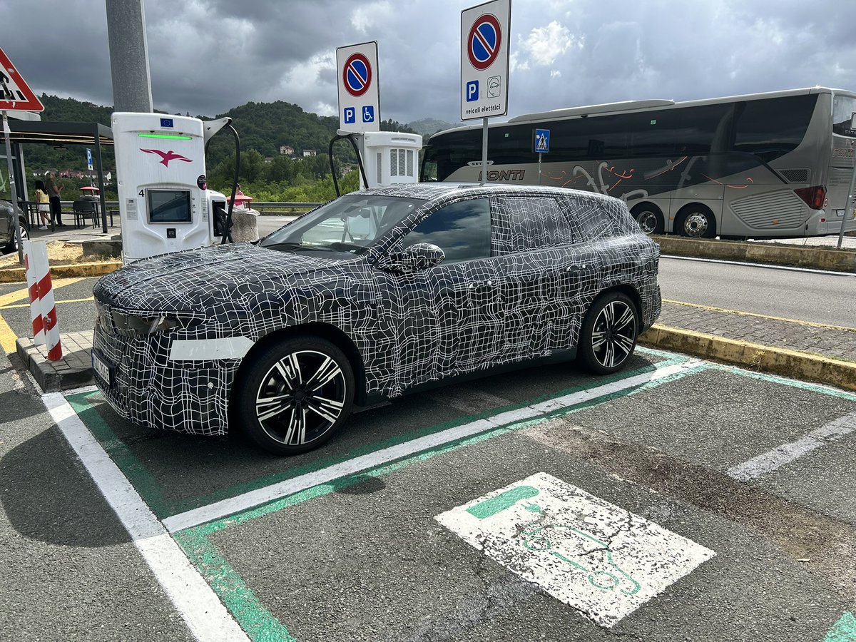 Youtoofan's tweet photo. @autoblog bmw ix3 https://t.co/m7271LZZ4b