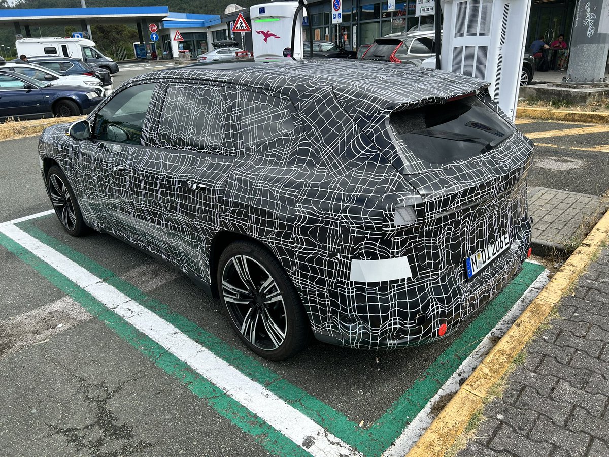 Youtoofan's tweet photo. @autoblog bmw ix3 https://t.co/m7271LZZ4b