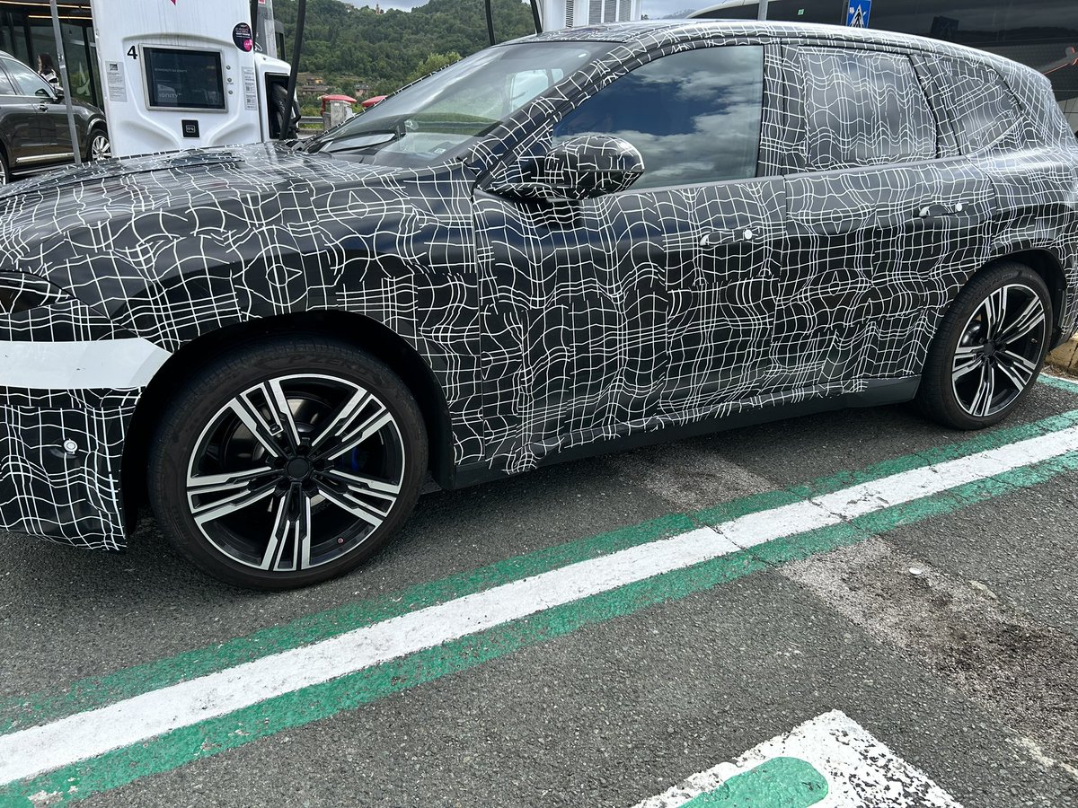 Youtoofan's tweet photo. @autoblog bmw ix3 https://t.co/m7271LZZ4b