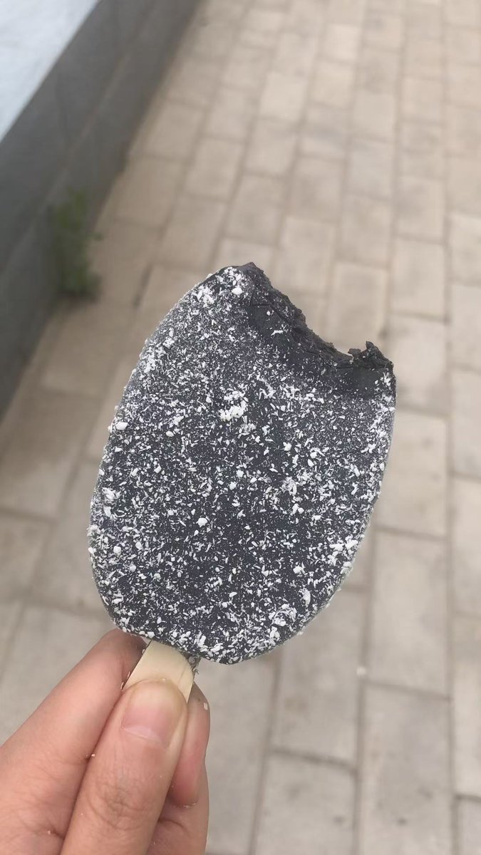 meixinsun's tweet image. I’d been looking for coconut seasam ice cream for days. No luck.
Then today, I casually stepped outside—and found it.
Pure joy.
A reminder: some things come not when we chase them,
but when we’re simply open, alive, and paying attention.
#SpiritualCapital #EverydayWisdom
