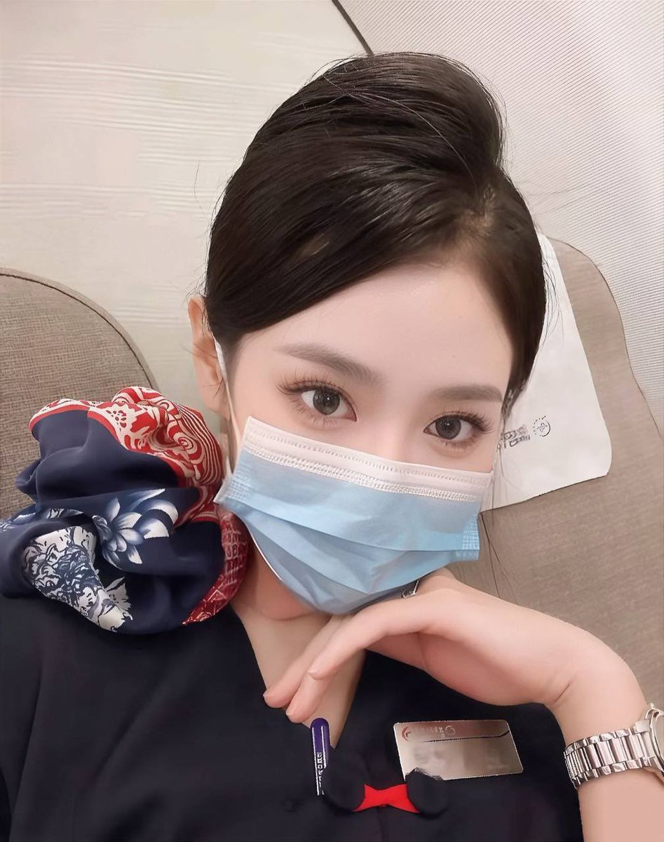 福利姬灵灵全球cos外围经济（全国独家资源）分享的黄推图片2 - 网红私拍内容