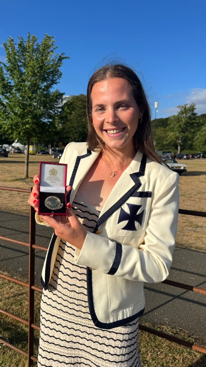 Sabrina Club Rowing (@sabrinarowing) on Twitter photo Huge congratulations to <a href="/BeaColclough/">Bea Colclough</a> and her Rutgers crew for winning The Island Challenge Cup <a href="/HenleyRegatta/">Henley Royal Regatta</a> Huge congratulations to <a href="/BeaColclough/">Bea Colclough</a> and her Rutgers crew for winning The Island Challenge Cup <a href="/HenleyRegatta/">Henley Royal Regatta</a>