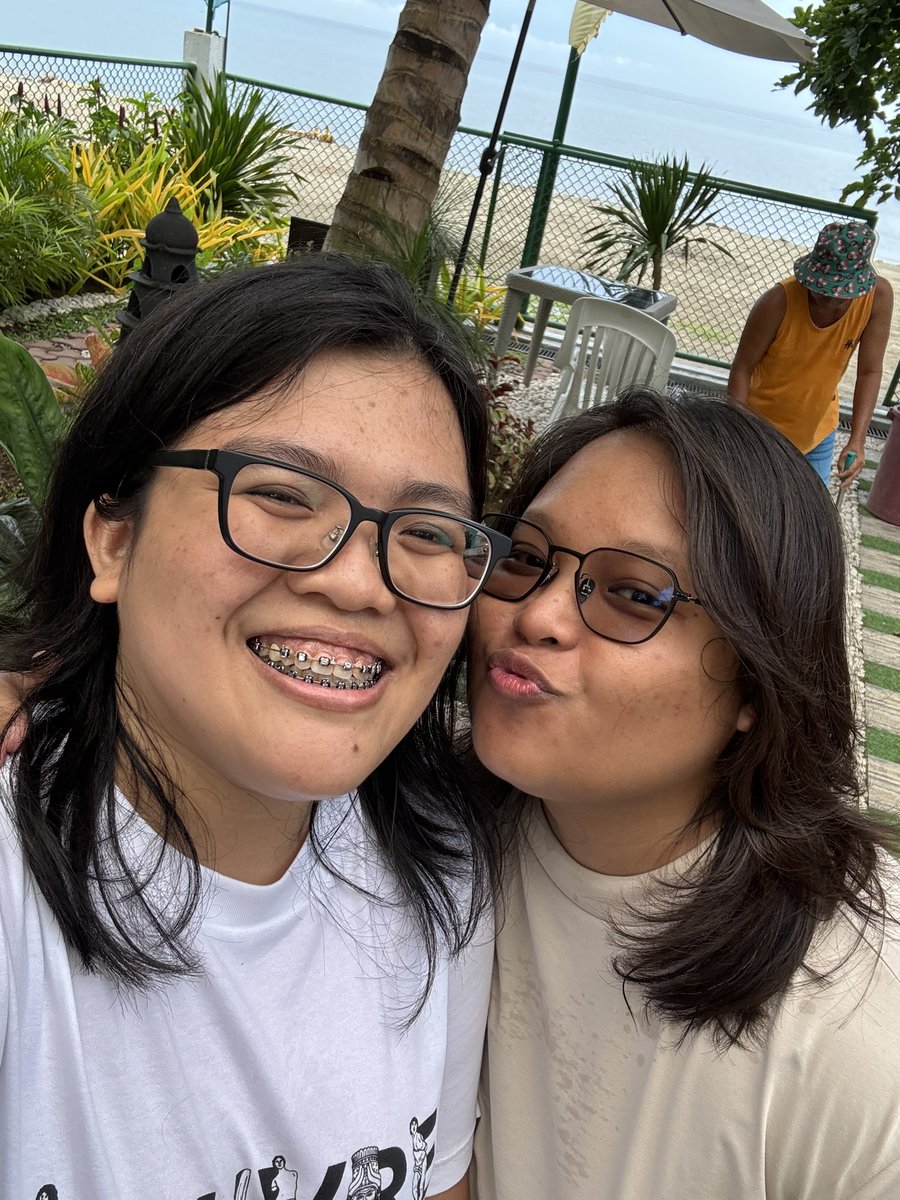 halfemptybi's tweet photo. Hi miss ma’am @chillaaaxx 😬 https://t.co/ysnHK7Q1UQ