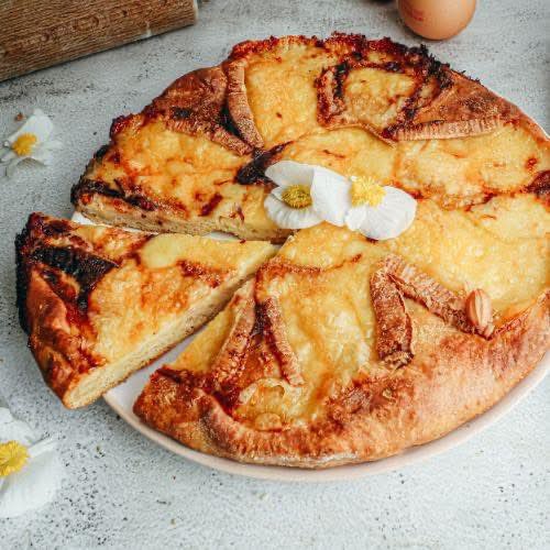 jasmin_hamzic's tweet photo. Food of #TDF2025 #TDFood
Golden, gooey, and unapologetically cheesy. Meet Flamiche au Maroilles: the savory tart from Valenciennes that proves comfort food can be a culinary masterpiece. Made with yeasted dough, crème fraîche, and the bold Maroilles cheese, it’s Nord on a plate! https://t.co/9cxmRN8ZRo