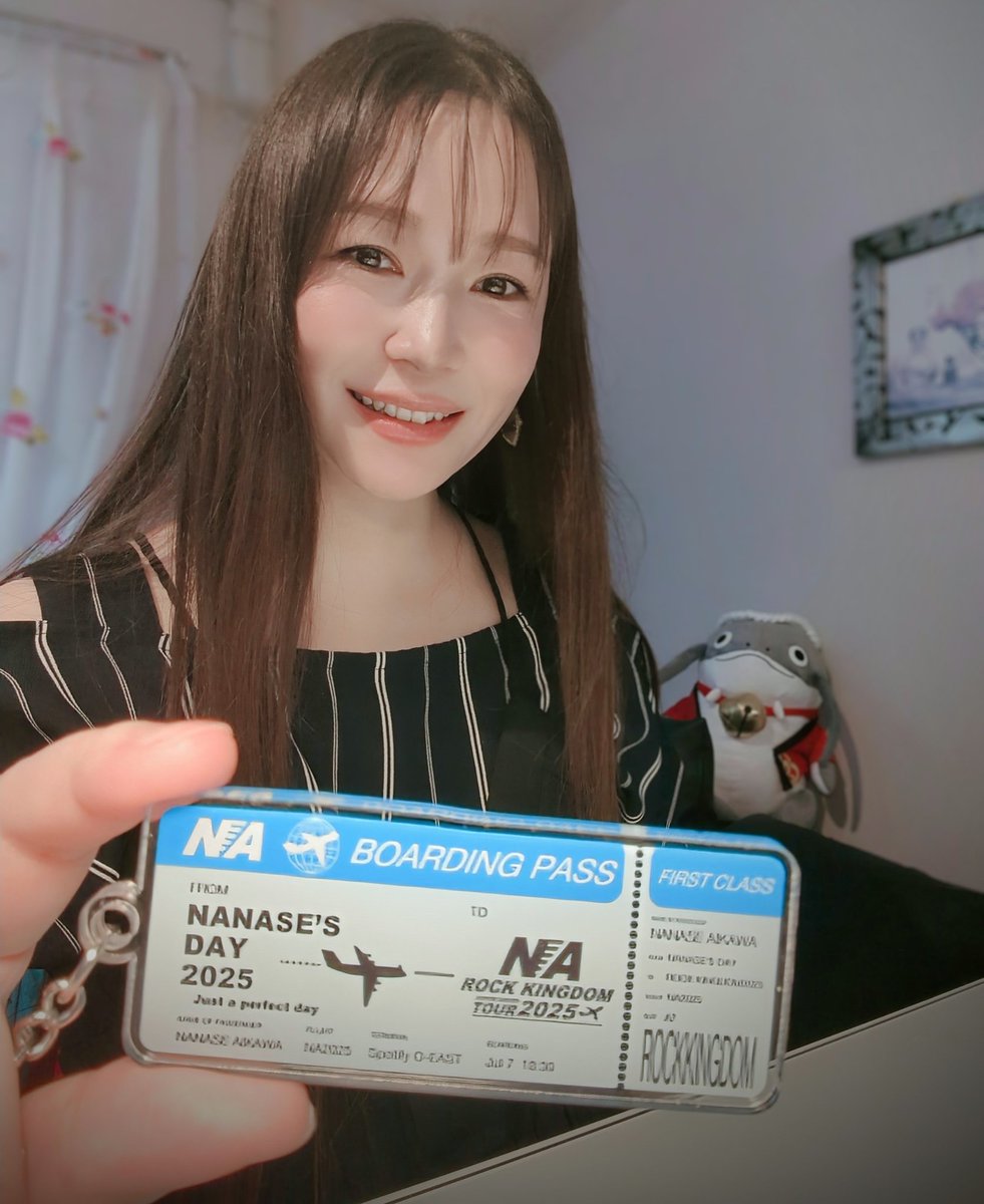 令和七年七月七日にデビュー30周年目の七瀬の日とは！相川さんと2004年発売「愛ノ詩 -マジェンタレイン-」提供で出会ってから気がつけば20年以上経っていました。「破片」の最初のデモが生まれた当時を思い返しながら聴いた今日のLIVEは私にとっても特別な時間になりました。#相川七瀬