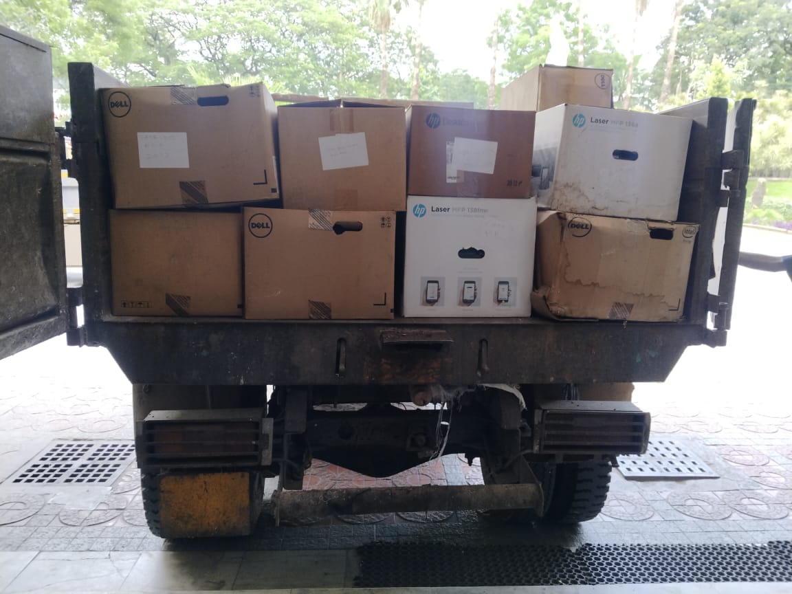 GHMCOnline's tweet image. Under Swachh Bharat Mission, GHMC cleared 2.5 tonnes of e-waste from its IT Department at the Head Office, including unused computers, printers, cartridges, and other materials. The e-waste was sent to Asia’s first LEED Platinum-certified facility in Dundigal, which recovers…