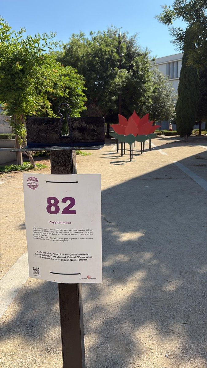 Avui al #CampusdeCappont de la <a href="/UdL_info/">Universitat de Lleida (UdL)</a> hi han aparegut unes flors molt singulars. Fan molt goig i vesteixen els jardins del Campus de manera original!! #tempsdeflors
S’hi quedaran? Esperem que sí! #Lleida