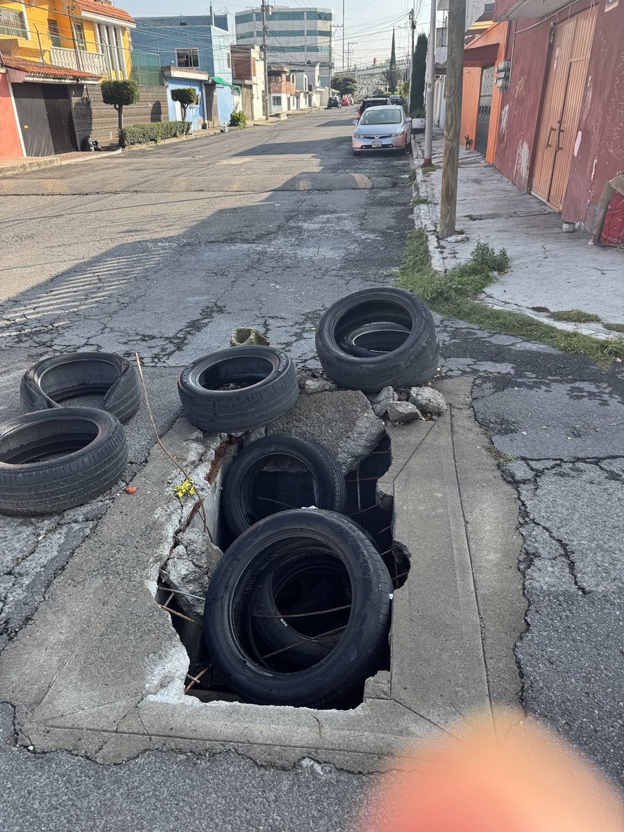 55 Norte y 26  Poniente seis semanas reportando, la autoridad???? ⁦<a href="/PueblaAyto/">Ayuntamiento de Puebla</a>⁩ ⁦<a href="/JIvanHerrera_/">José Iván Herrera Villagómez</a>⁩  nadie????????????