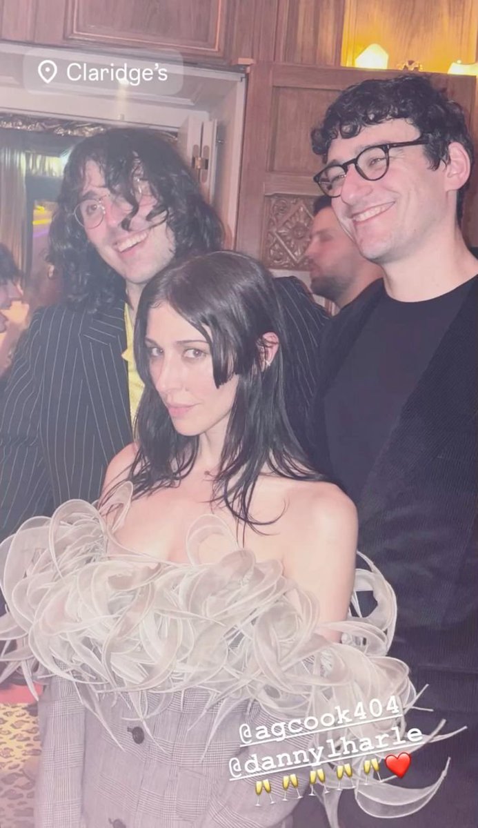 InfoPolachek's tweet image. these 3 inside a studio make witchcraft happen