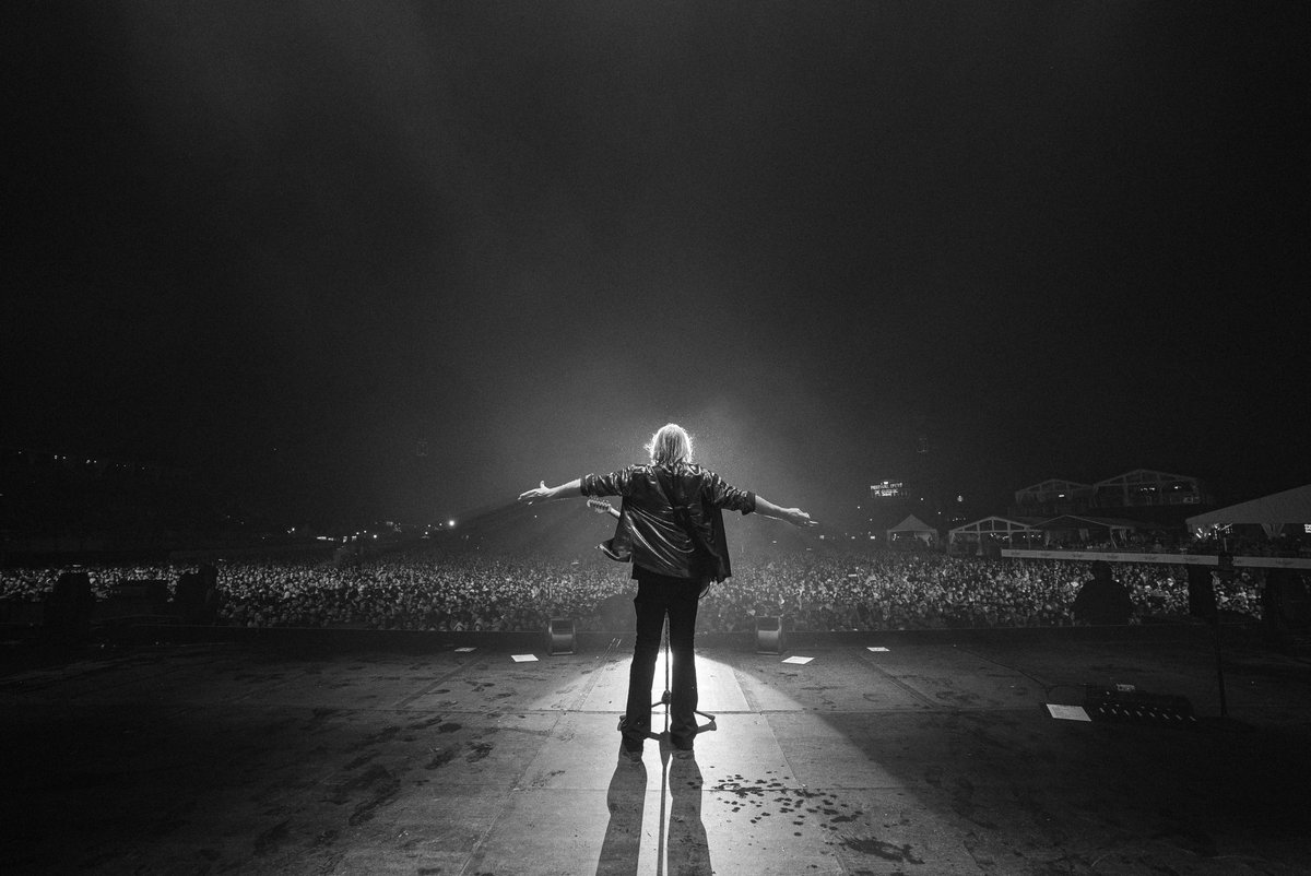 Feels like fire. 🔥🔥🔥

Thank you, Quebec City. 🤘👊🙏

🎟️ DefLeppard.com/tour
📸 Ryan Sebastyan