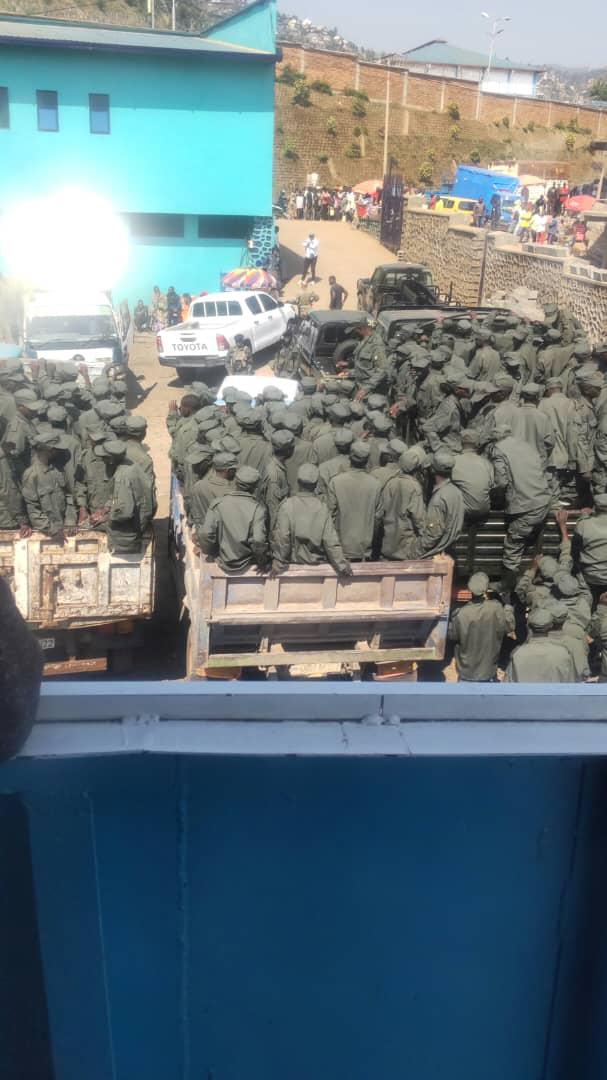 💪
Selon les sources internes, une bonne partie de ces recrus ont #disparus en abandonnant armes et tenues M23.😀😀😀

C'était prévisible.
Il suffit d'observer leur santé, on comprend la maltraitance qu'ils ont subis
