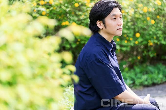 이은탁

검찰이 오늘 지난 1월 19일 극우세력 서부지법 난입 사태 때 카메라 들고 현장에 들어가 3분 정도 촬영하다 연행된 정윤석 다큐 감독에게 징역1년을 구형했다. 검찰은 단 한 번도 그를 조사하지 않고서 기소하고 징역형을 구형했다. 박찬욱, 김성수, 이명세, 장항준 감독 등 영화인과 시민