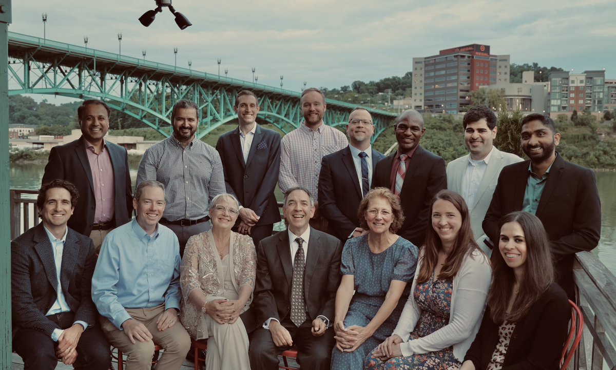 UTK_PCCM's tweet image. 2/Fellowship Graduation Ceremony
Pictures include:
-Faculty/fellows
-The mandatory selfie!
-Fellows recognition to the attending of the year, Dr Paul Branca (he couldn’t make it)
-Fellows and Faculty recognition to Dr Dudney’s contributions and leadership (recognition chair)