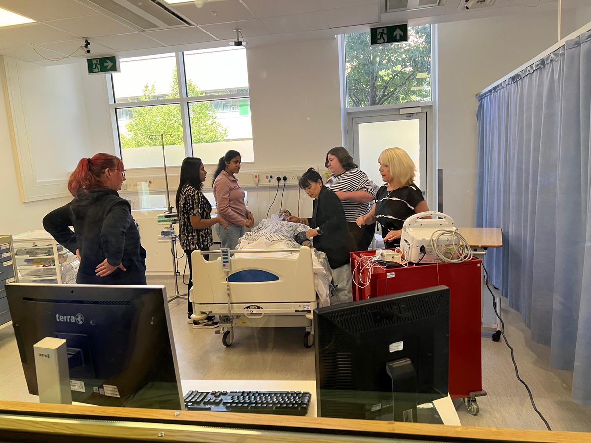 NMSK deteriorating patient simulation this morning, a great group of staff with positive feedback and key learning points taken from today to use in future practice! Detailed focus on going over A-E assessments and SBAR handovers <a href="/NmskNbt/">NMSK at North Bristol Trust</a> <a href="/AbbieLindsay/">Abbie Lindsay</a> <a href="/nidadigma/">Nida Digma</a> <a href="/EducationNBT/">ClinicalEducationNBT</a>