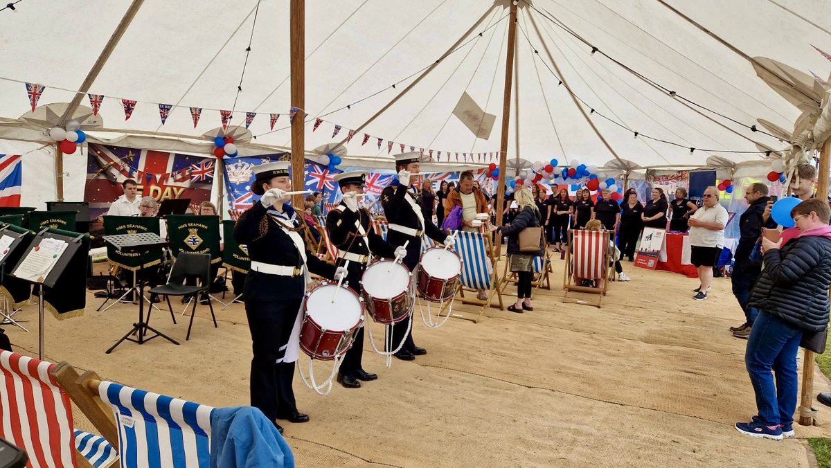 HMS_Pegasus's tweet image. @HMS_Pegasus @RNReserve personnel, based at @RNASCuldrose took part in an event held at the air station over the weekend, commemorating the 80th Anniversary of Victory in Europe. The event included performances by HMS Seahawk Volunteer Band and a 1940s style female trio π¬π§π«‘