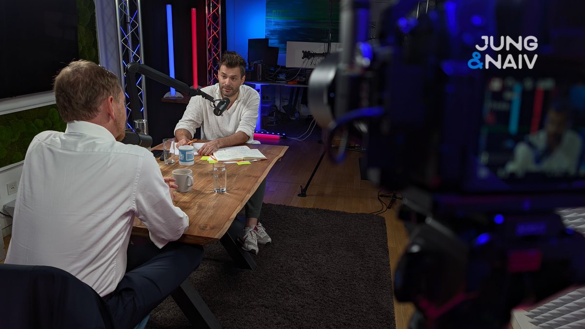 aahsh's tweet image. #BehindTheScenes of @JungNaiv
Live: @TiloJung interviewt Michael Kretschmer (CDU), Ministerpräsident von Sachsen @MPKretschmer
Stellt eure Fragen im Livechat:
youtube.com/live/gnlgJJnHA…