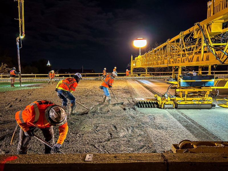 KCI_Constr_Co's tweet photo. The KCI crew poured 750 cubic yards of concrete at 85 yards/hour during a Friday night bridge deck pour on Interstate 55. This was part of MoDOT’s rehab project covering 24 bridges and roadway upgrades from Lindbergh to downtown STL.

#KCIConstruction #BridgeWork #MoDOT #GRiT https://t.co/V4OA8QcWCz