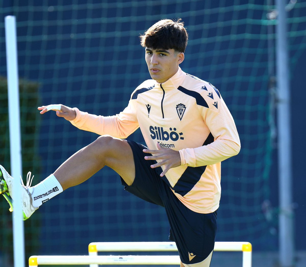 JMCMerino6's tweet photo. 🔜 Juan Díaz también se sumará mañana a la pretemporada del #CádizCF

✅ El lateral derecho sevillano ha recibido la convocatoria en el día de hoy. https://t.co/6L1OQ9PzKr