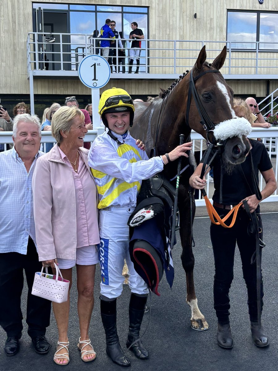 Cornelius Lysaght (@corneliusracing) on Twitter photo #Worcester: 50 up at <a href="/WorcesterRaces/">Worcester Racecourse</a> for champion jockey <a href="/Sean_Bowen_/">Sean Bowen</a> on Stumps Or Slips πππ #Worcester: 50 up at <a href="/WorcesterRaces/">Worcester Racecourse</a> for champion jockey <a href="/Sean_Bowen_/">Sean Bowen</a> on Stumps Or Slips πππ