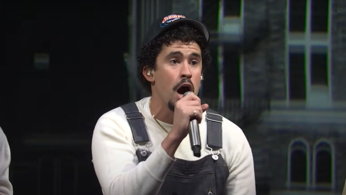 💰 A residência "No Me Quiero Ir de Aquí", de Bad Bunny, deve gerar um impacto econômico de US$ 200 milhões em Porto Rico, segundo estimativas da Discover Puerto Rico e Invest Puerto Rico.

─ Os shows começam na sexta-feira, 11 de julho, e vão até 14 de setembro. 🏟️