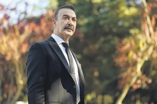 Tekin’in geçmişiyle ilgili detaylar beni çok meraklandırıyor. Bu akşam ki bölümde azıcık bile açsalar bana yeter. Çok karizmatik bir bilinmezlik var onda. #AileSaadeti