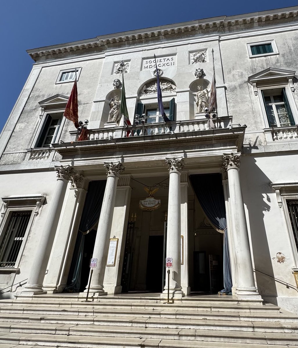 elaine_pasquini's tweet image. Happening upon Teatro La Fenice, I flashed back to gifted violinist Anna Rolfe, Gabriel’s “friend,” who performed there in The Collector & The English Assassin, two of my favorite Daniel Silva spy thrillers. @danielsilvabook @jamiegangel