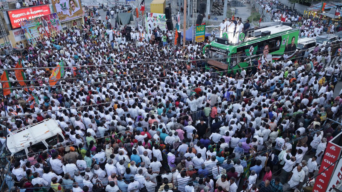 நாளைய தமிழ்நாட்டைக் கட்டமைக்கப் போகும் எழுச்சிப்பயணத்தின் முதல் உரை!

மேட்டுப்பாளையம் தொகுதி மக்களிடையே மாண்புமிகு கழகப் பொதுச்செயலாளர் புரட்சித்தமிழர் <a href="/EPSTamilNadu/">Edappadi K Palaniswami-SayYEStoWomenSafety&AIADMK</a> அவர்கள் உரையாற்றினார்கள்.

#மக்களைக்_காப்போம்
#தமிழகத்தை_மீட்போம் 
#EPSfor2026