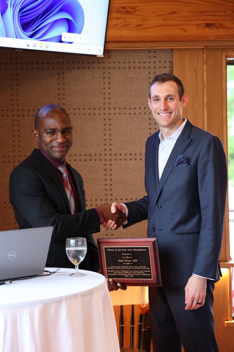 UTK_PCCM's tweet image. 3/ Fellowship Graduation Ceremony
Pictures include:
-Dr Sam Treat’s Fellow of the Year Award (Peer recognition)
-Daniel Church, RRT, “kindly” roasting our fellows
-General pictures