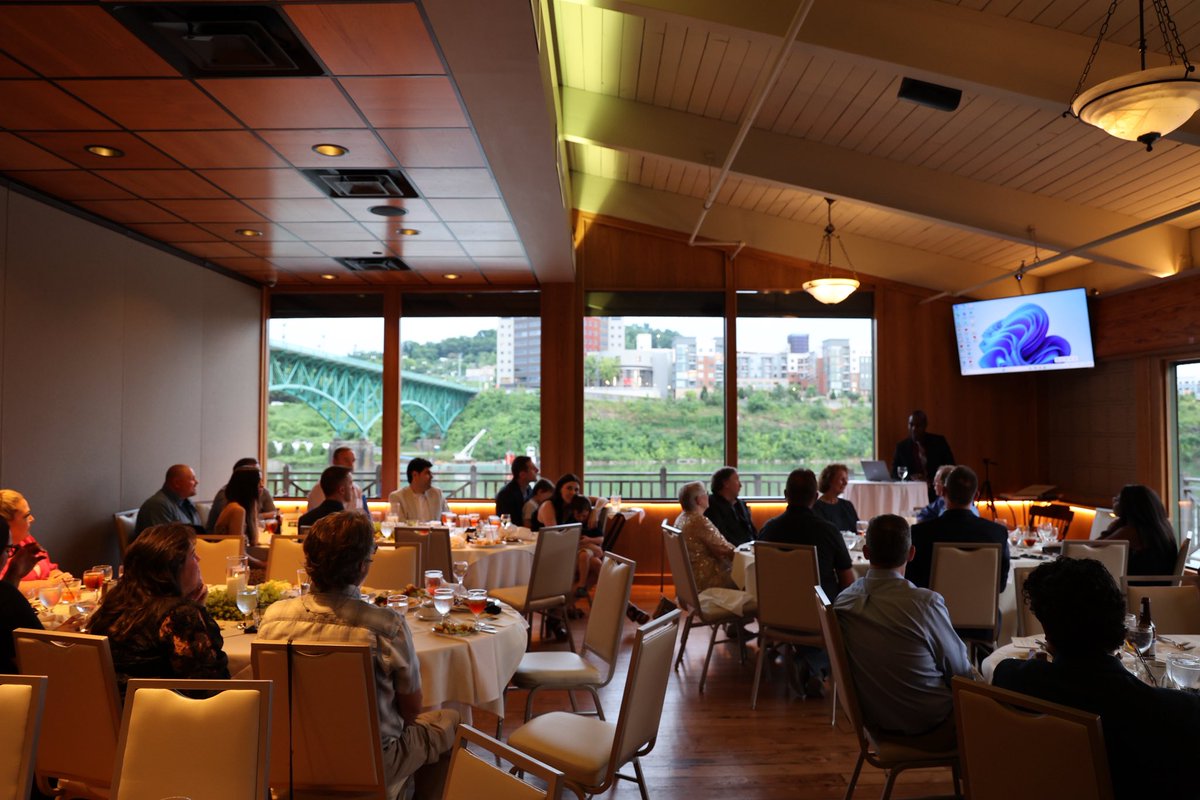 UTK_PCCM's tweet image. 3/ Fellowship Graduation Ceremony
Pictures include:
-Dr Sam Treat’s Fellow of the Year Award (Peer recognition)
-Daniel Church, RRT, “kindly” roasting our fellows
-General pictures
