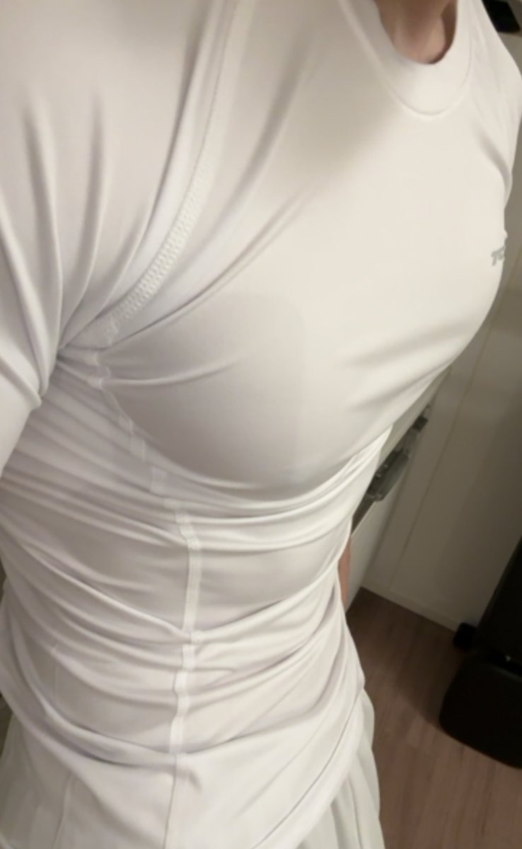 白いピチピチのウェアが届いた