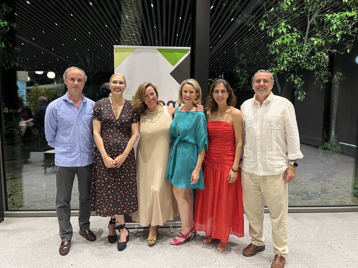 DircomAND's tweet image. ☀️🍸 El pasado viernes dimos la bienvenida al verano desde Dircom Andalucía con un homenaje a Antonio Machado, donde reunimos a un importante número de compañeros del mundo de la Comunicación.

#Dircom #DircomAndalucía #NuestrosSocios #Comunicación #Andalucía #Sevilla