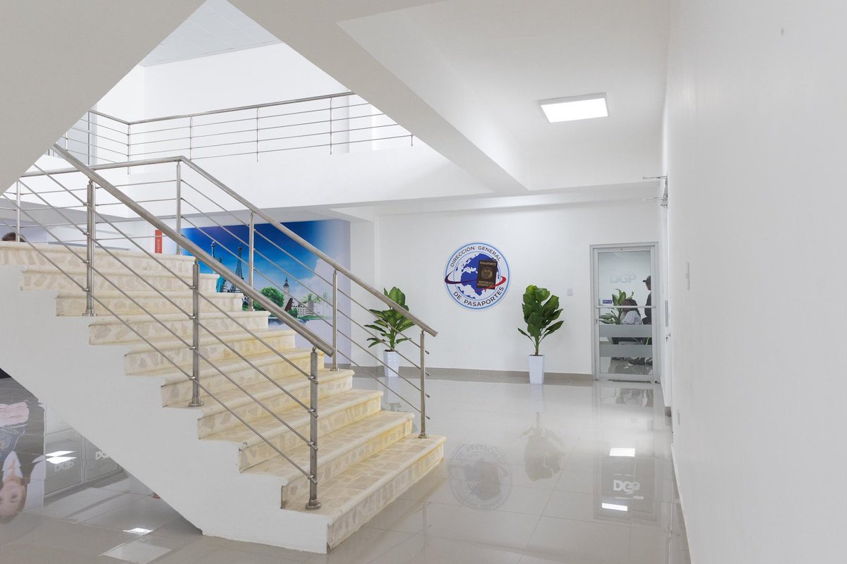 Como parte del plan de descentralización y modernización de los servicios públicos, el presidente @LuisAbinader inauguró en el municipio de San Francisco de Macorís dos edificios gubernamentales que permitirán unificar múltiples dependencias estatales en espacios adecuados y