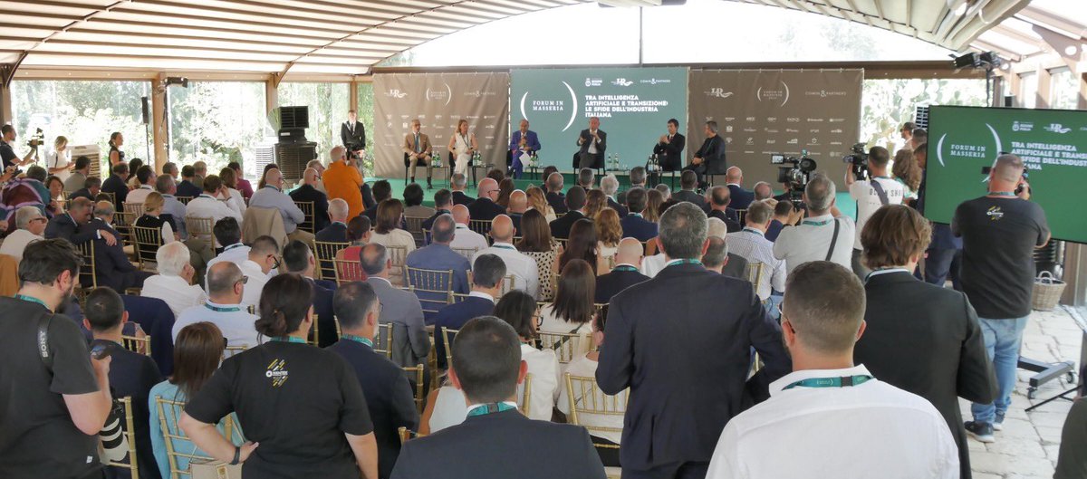 Transizione #digitale e #green oggi camminano insieme, una rende possibile l'altra. 

Non è più solo questione di connettere, ma di abilitare: #innovazione, #AI, servizi evoluti e competitività. Ne ho parlato al #ForumInMasseria con <a href="/BrunoVespa/">Bruno Vespa</a>, @Adolfo_Urso, <a href="/BMWItalia/">BMW Italia</a>,
